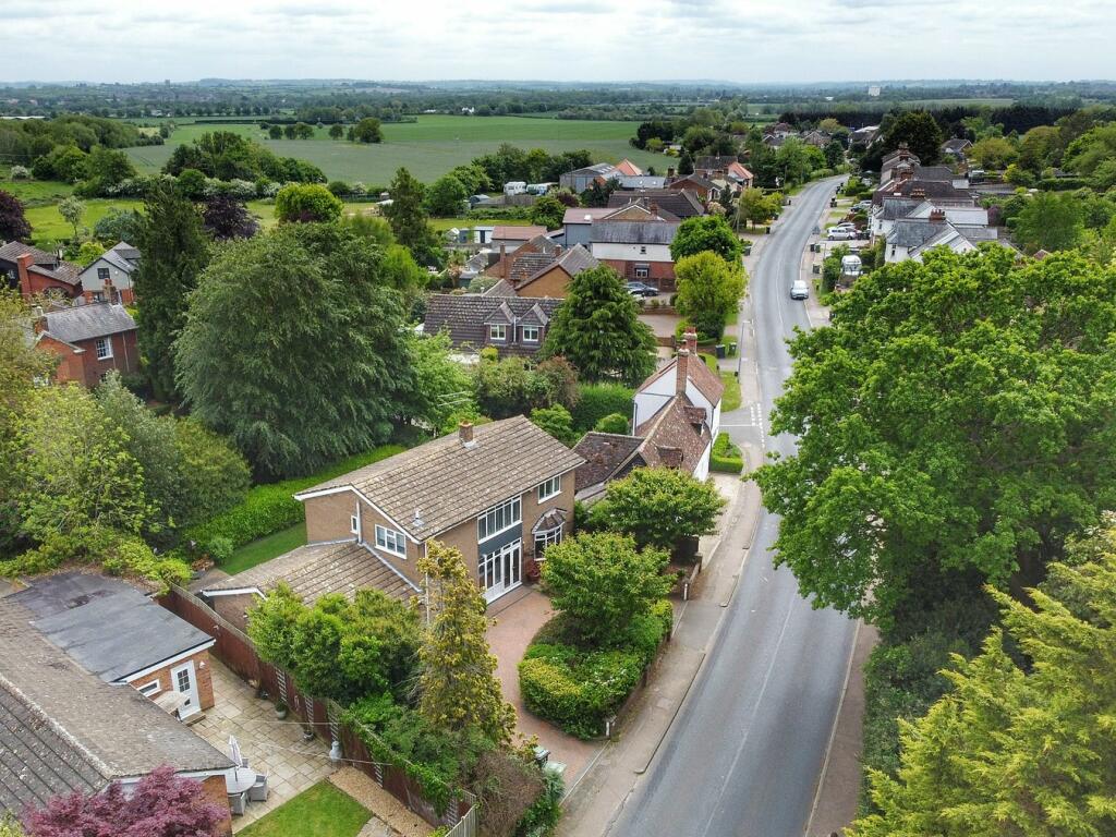 4 bedroom detached house for sale in Flitwick Road, Maulden