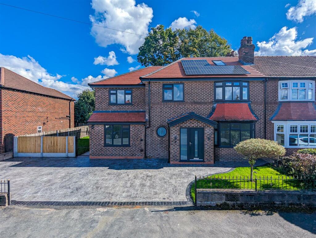 6 bedroom semidetached house for sale in Banbury Drive, Timperley, WA14