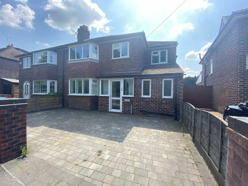 4 bedroom house for rent in DeQuincey Road, West Timperley, Altrincham