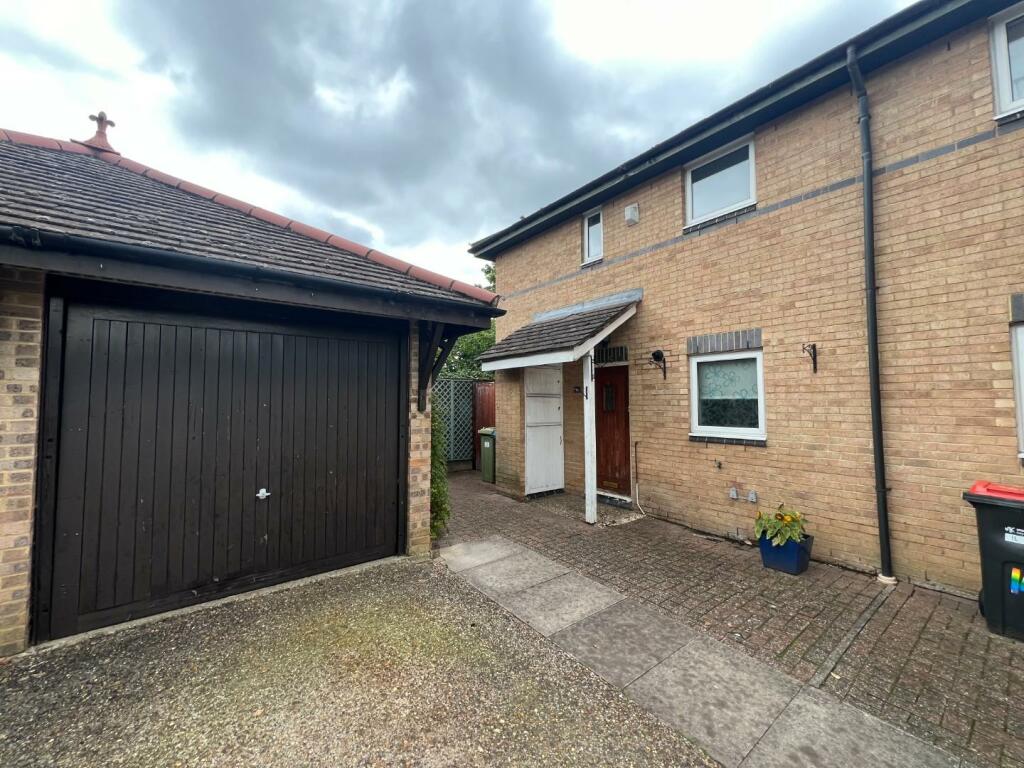 3 bedroom semidetached house for rent in Loughton, MK5