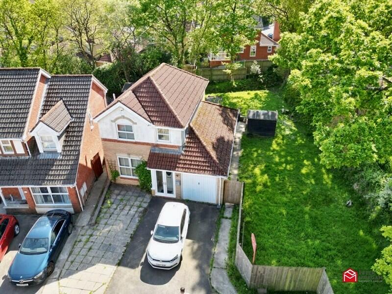 3 bedroom detached house for sale in Cloda Avenue, Bryncoch, Neath
