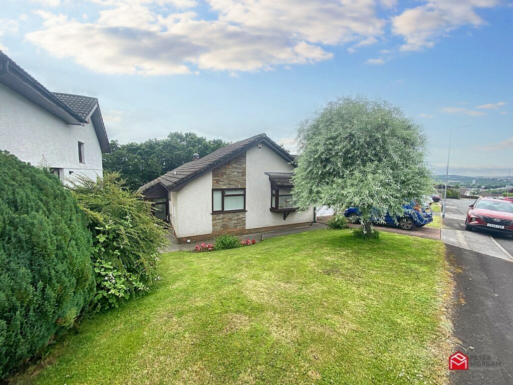 3 bedroom detached house for sale in Daphne Road, Bryncoch, Neath