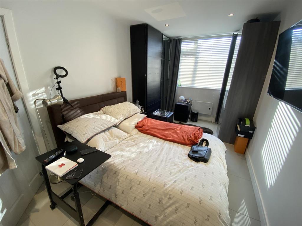 2 bedroom apartment for sale in The Paddock, Handforth, Wilmslow, SK9