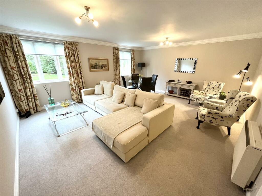 2 bedroom flat for sale in Altrincham Road, Styal, Wilmslow, SK9