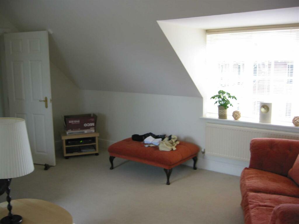 Flat to rent on Arderne Place, ALDERLEY EDGE