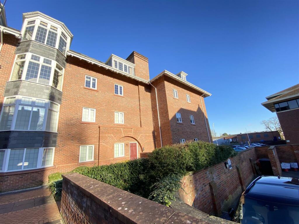 2 bedroom apartment for sale in Central Place, Wilmslow, SK9
