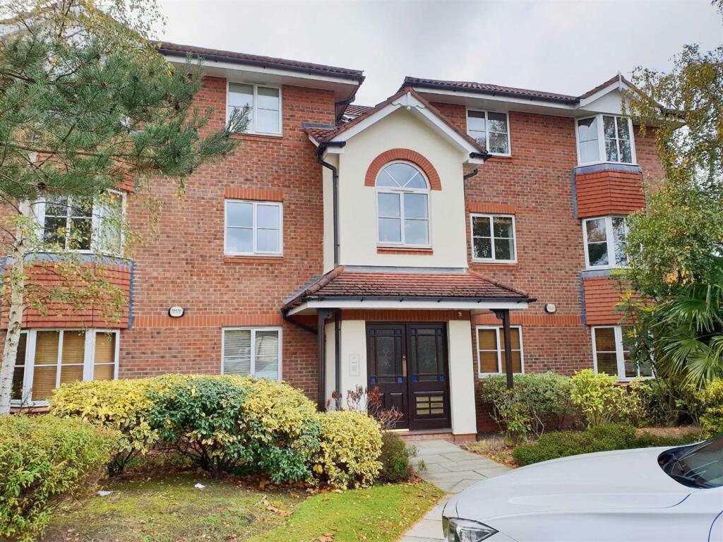 2 bedroom apartment for sale in Tiverton Drive, WILMSLOW, SK9