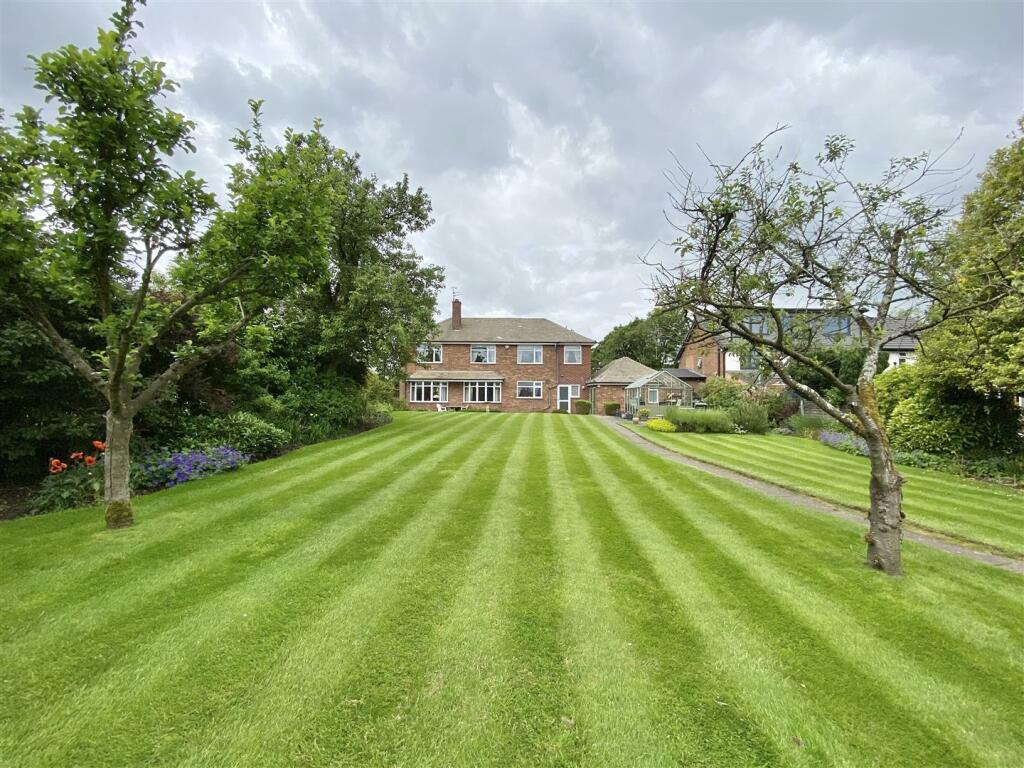 4 bedroom detached house for sale in Handforth Road, Wilmslow, SK9