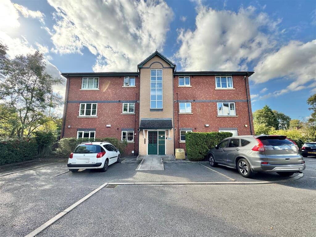 Main image of property: 28 Station Road, Handforth, Wilmslow