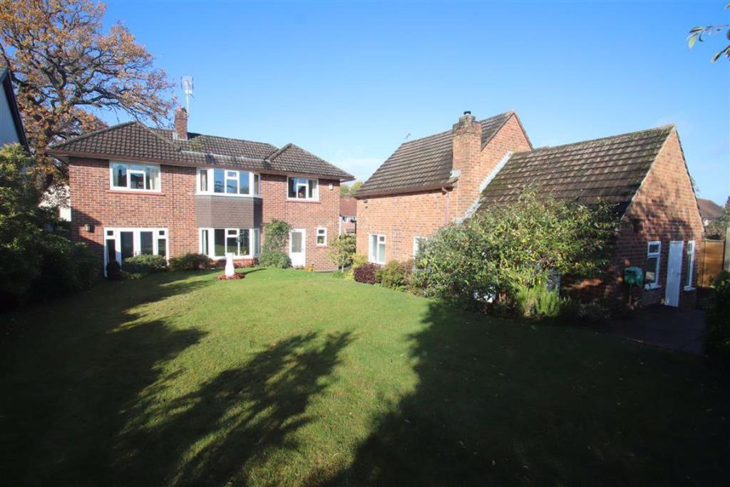 3 bedroom detached house for sale in Kings Road, Wilmslow, SK9