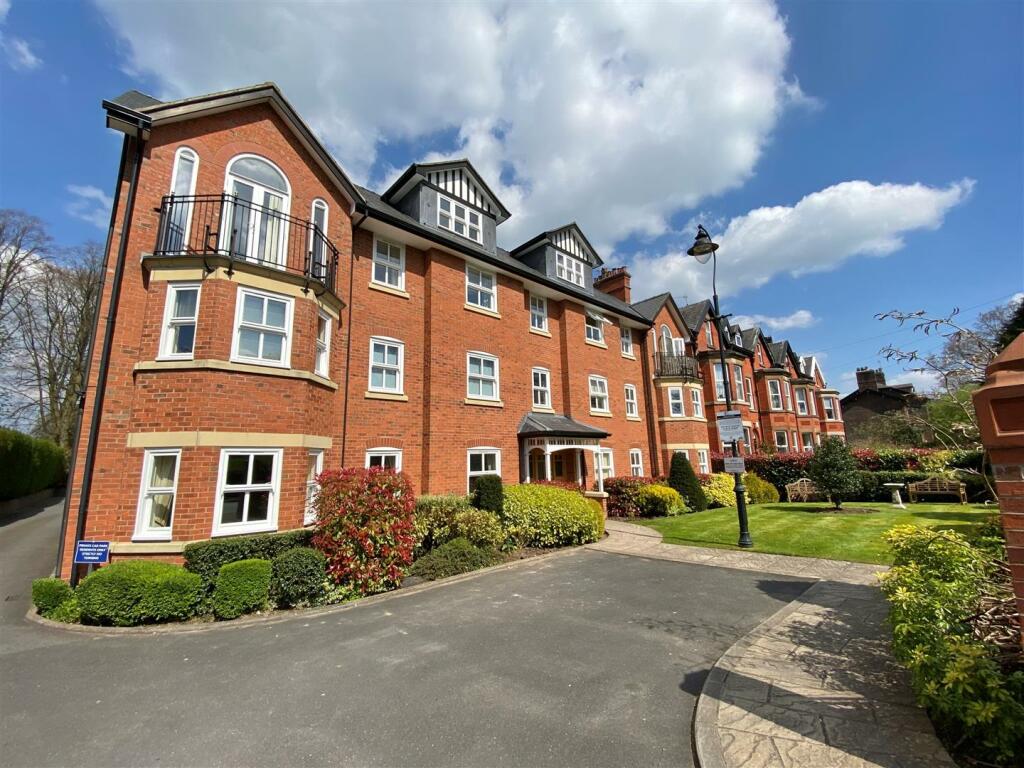 2 bedroom apartment for sale in Victoria Road, Macclesfield, SK10