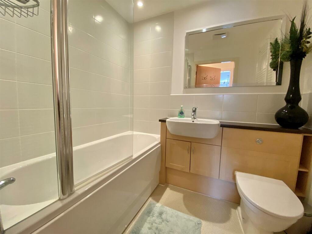 2 bedroom apartment for sale in Victoria Road, Macclesfield, SK10