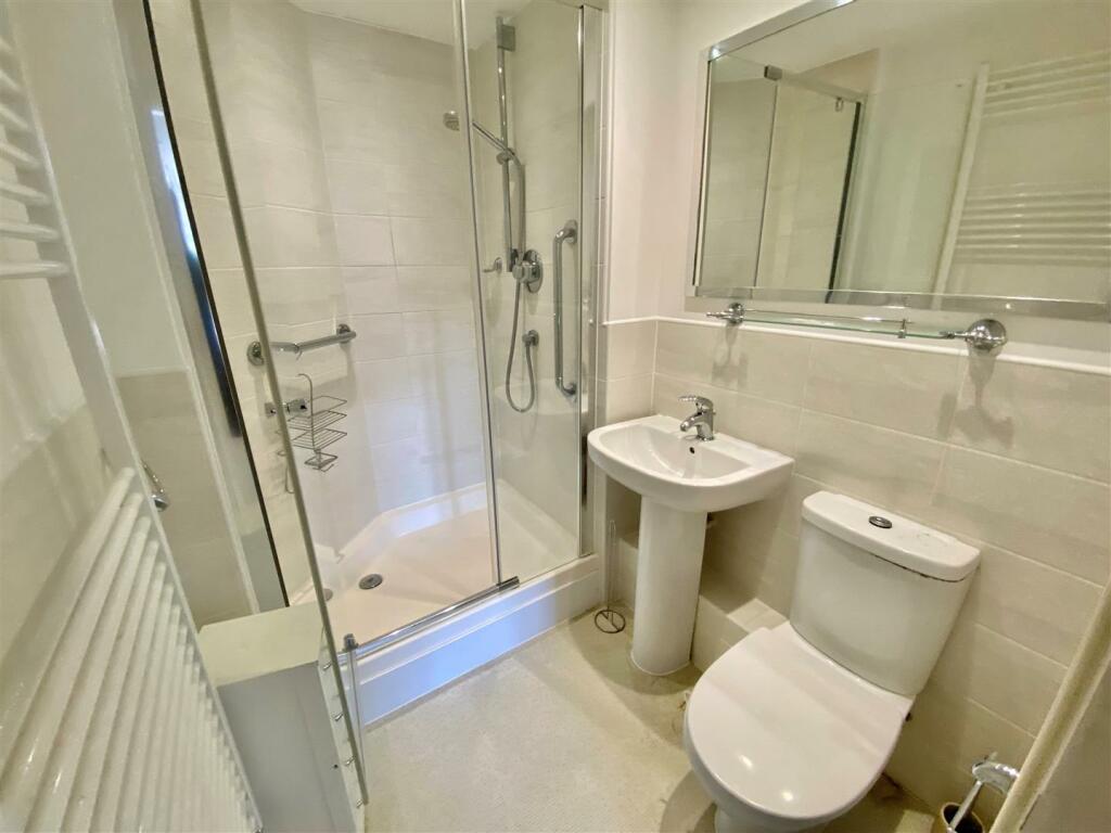 2 bedroom apartment for sale in Victoria Road, Macclesfield, SK10