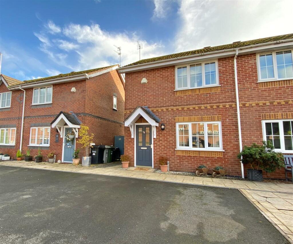 2 bedroom semidetached house for sale in Whiston Close, Macclesfield, SK11