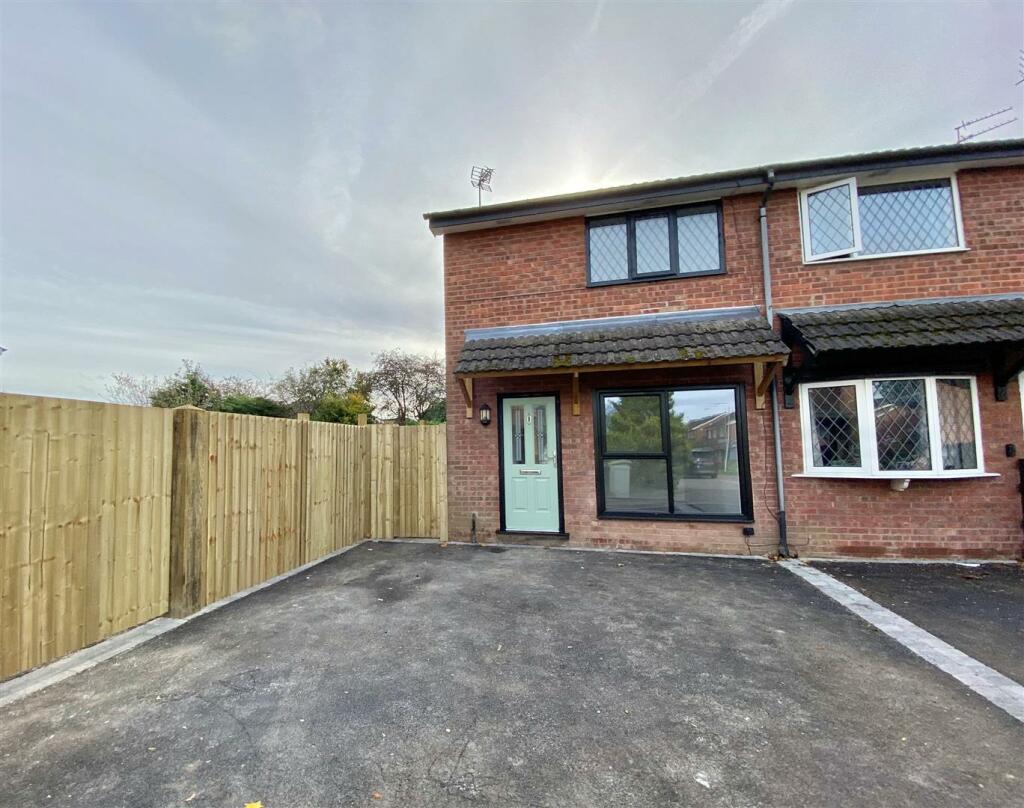 2 bedroom mews property for sale in Avonside Way, Macclesfield, SK11