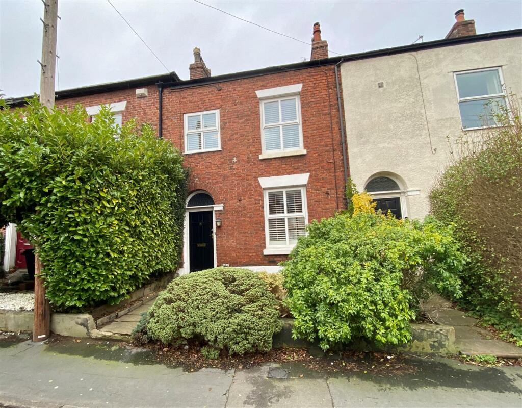 3 bedroom terraced house for sale in Great King Street, Macclesfield, SK11