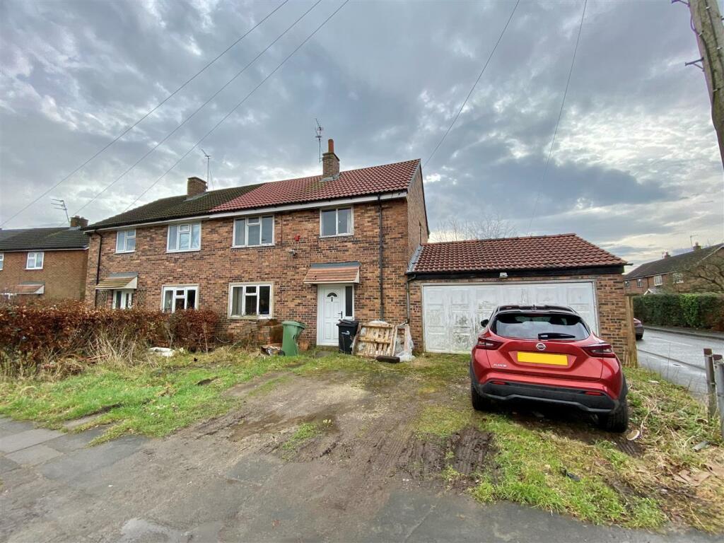 3 bedroom semidetached house for sale in Earlsway, Macclesfield, SK11