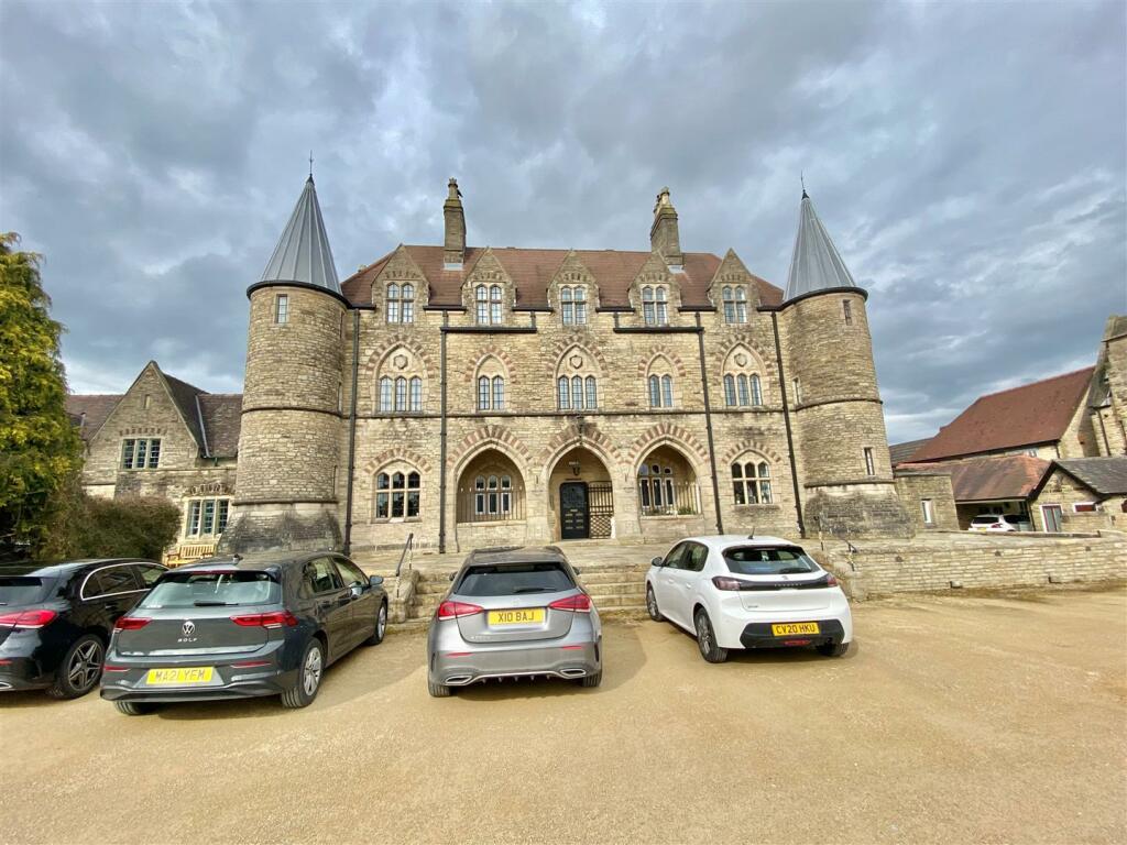 2 bedroom ground floor flat for sale in Barracks Square, Macclesfield, SK11