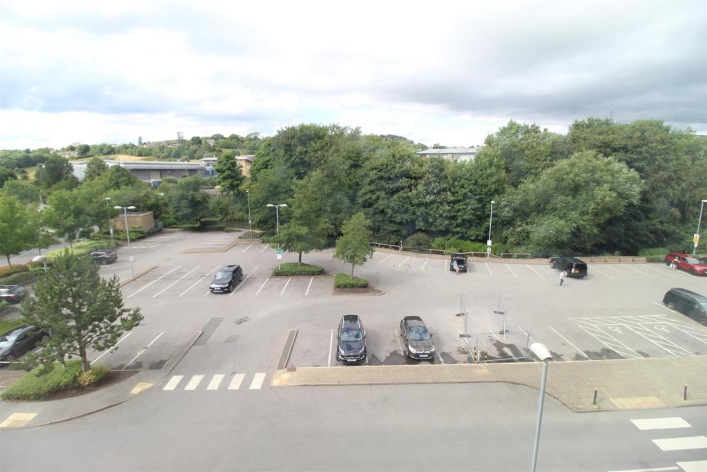 2 bedroom apartment for sale in Glossop Brook Road, Glossop, SK13