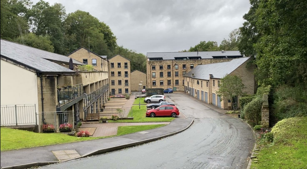 2 bedroom duplex for sale in Kinderlee Way, Chisworth, Glossop, SK13