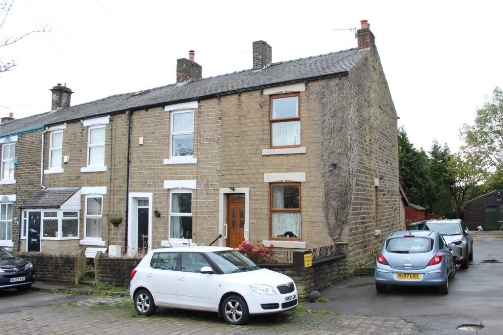 2 bedroom end of terrace house for sale in Water Lane, Hollingworth, SK14
