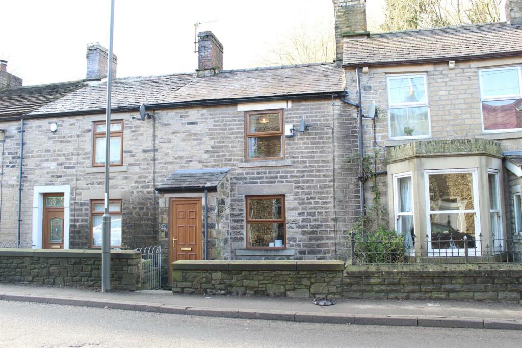2 bedroom terraced house for sale in Charlestown, Glossop, SK13