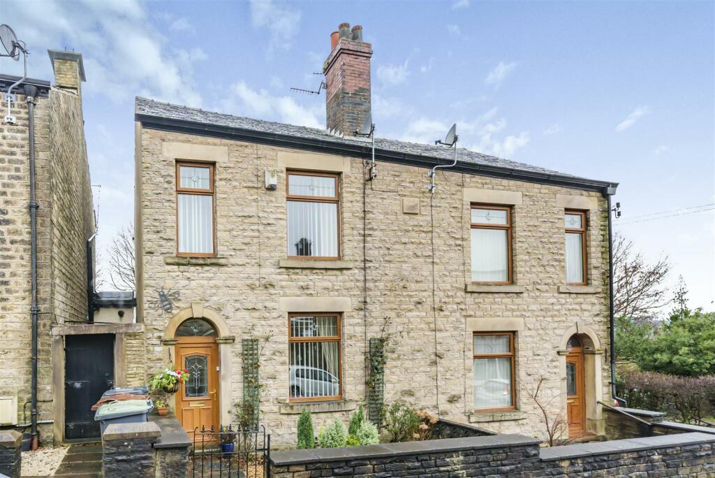3 bedroom semidetached house for sale in Park Road, Hadfield, Glossop