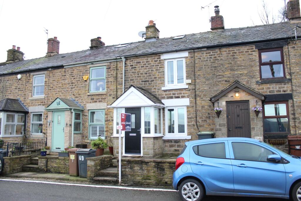 2 bedroom terraced house for sale in Marple Road, Chisworth, Glossop, SK13