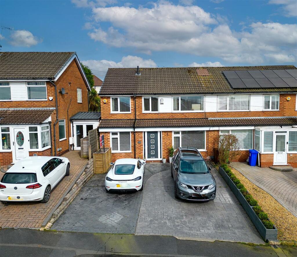 3 bedroom semidetached house for sale in Hillary Road, Newton Hyde SK14