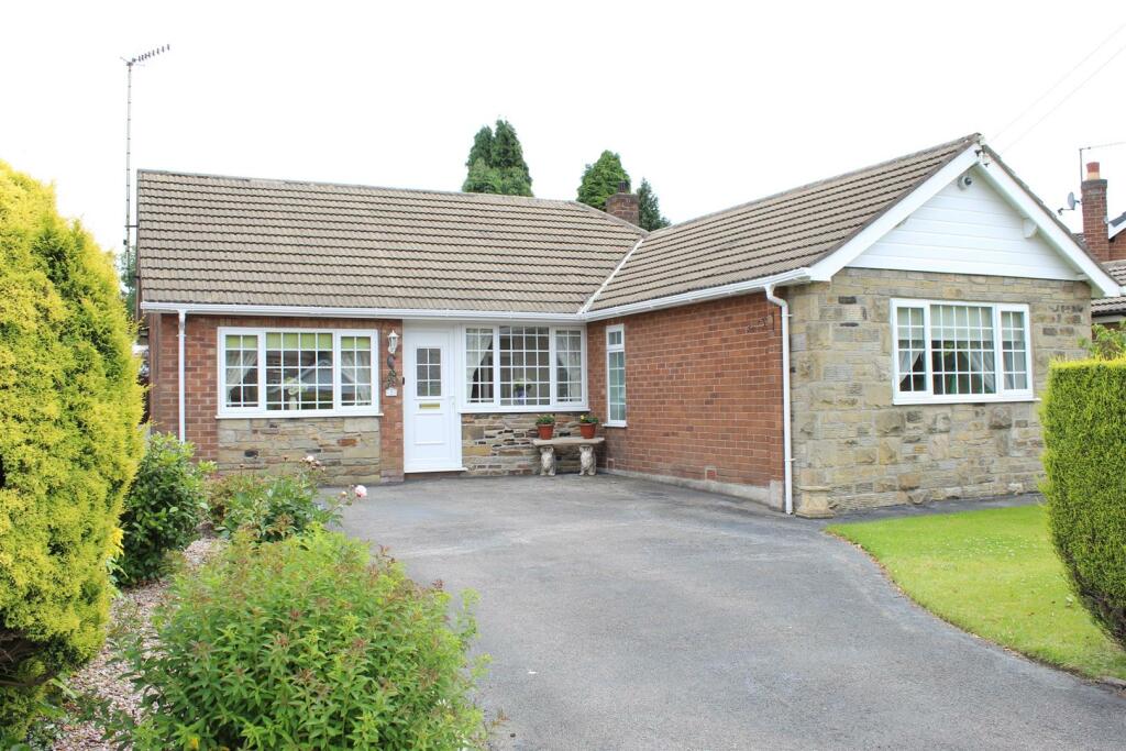 3 bedroom detached bungalow for sale in Kingsmoor Road, Glossop, SK13
