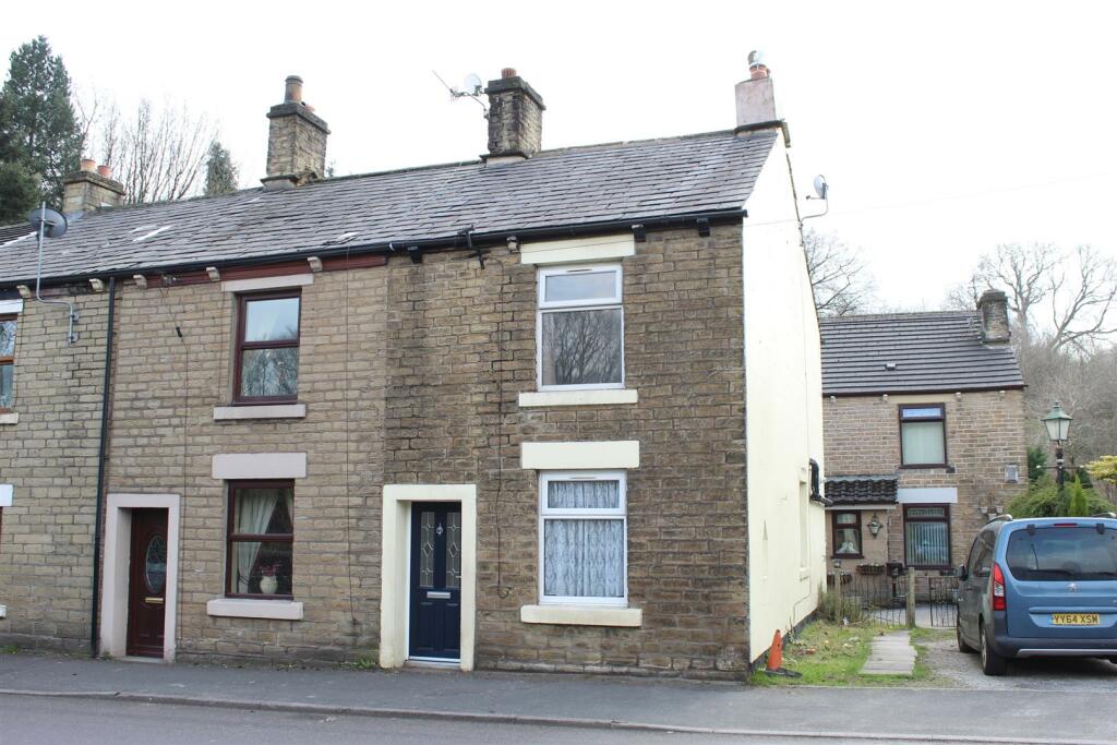 2 bedroom end of terrace house for sale in Dinting Vale, Glossop, SK13