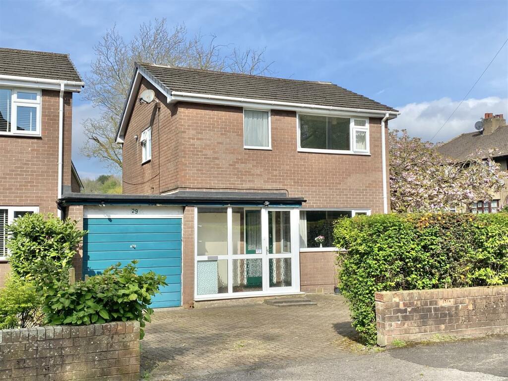 3 bedroom link detached house for sale in Spire Hollin, Glossop, SK13