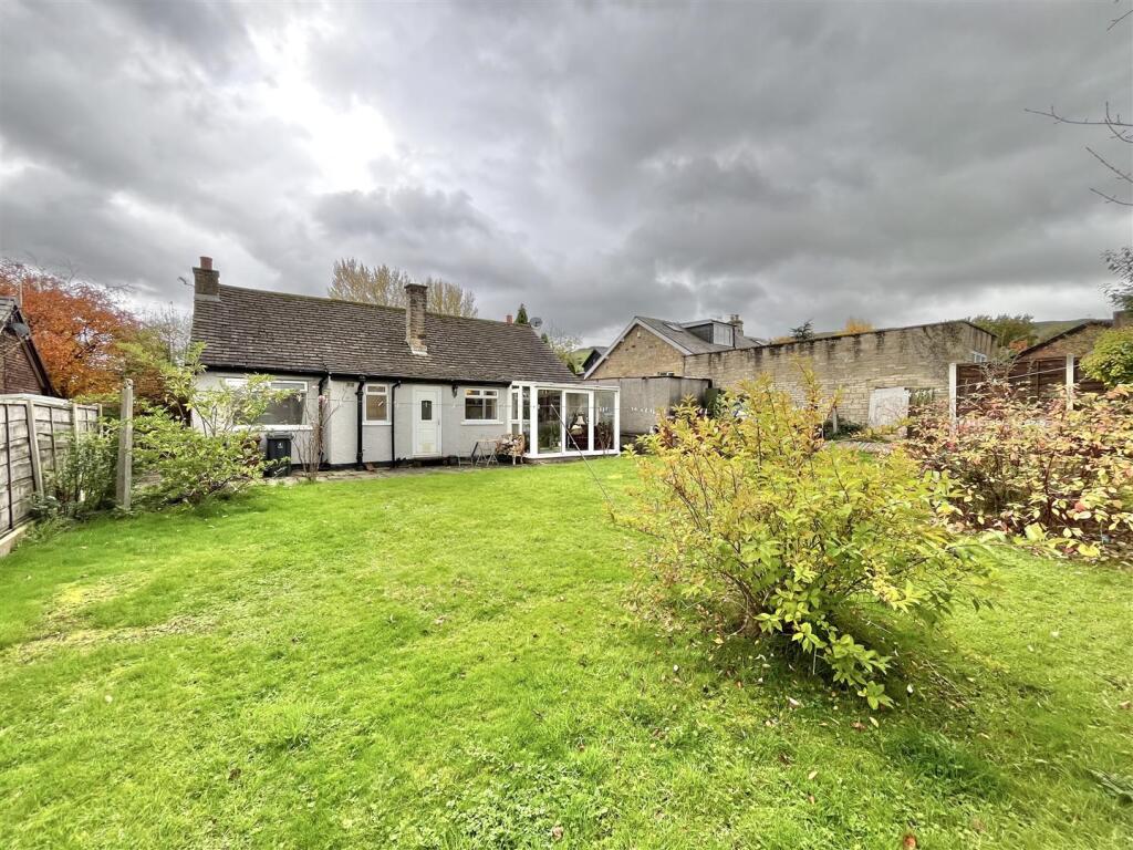 Main image of property: Simmondley Lane, Glossop