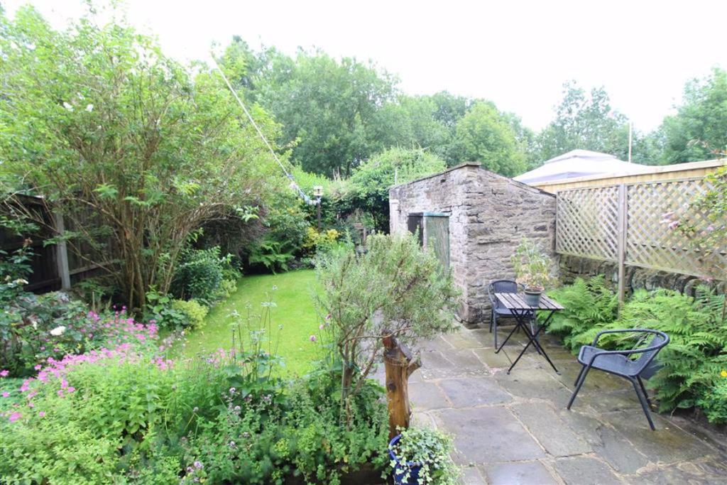 2 bedroom end of terrace house for sale in Cottage Lane, Gamesley