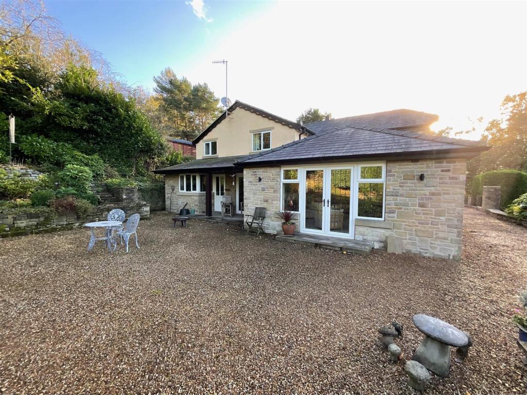 4 bedroom detached house for sale in Melandra Farm, Lower Gamesley