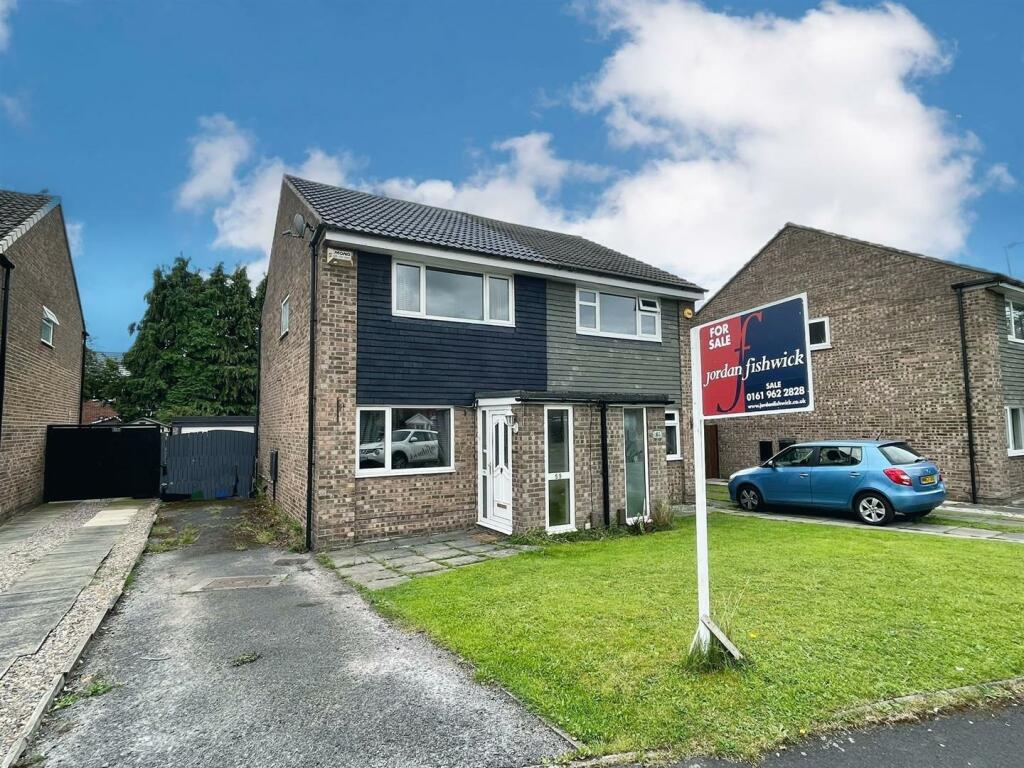 2 bedroom semidetached house for sale in Newgate Road, Sale, M33