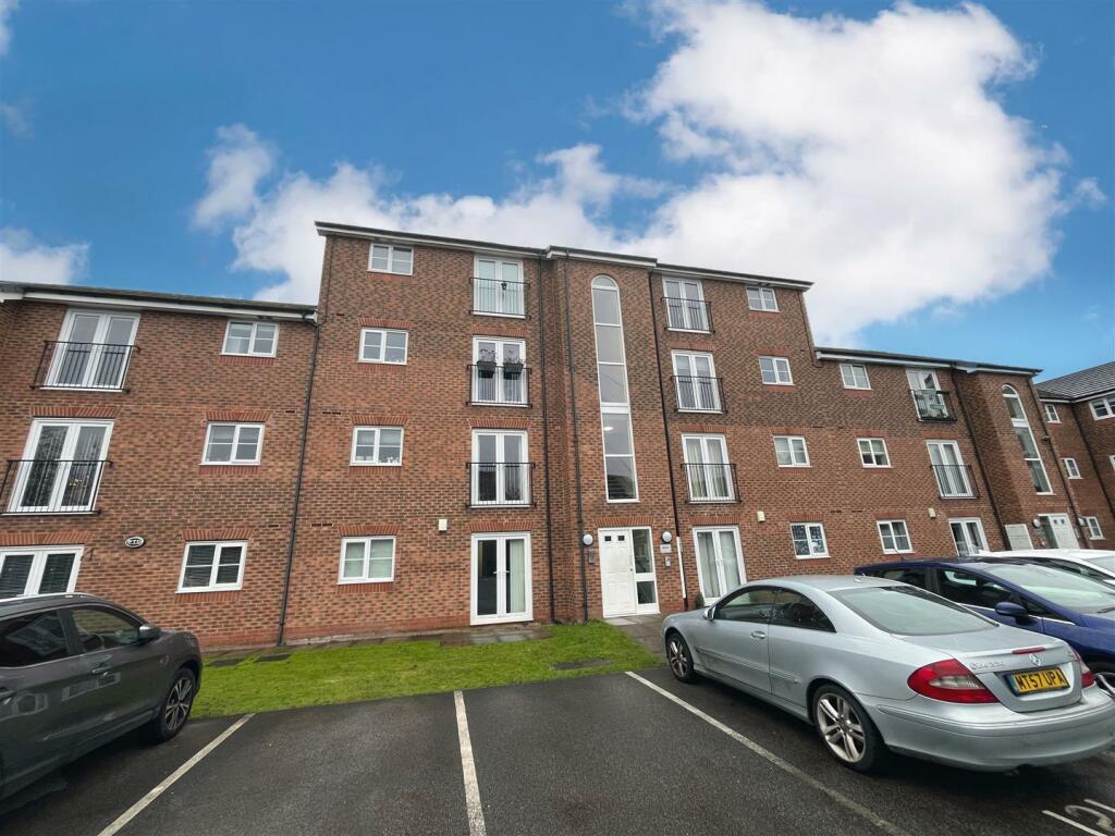 2 bedroom apartment for sale in Lawnhurst Avenue, Wythenshawe