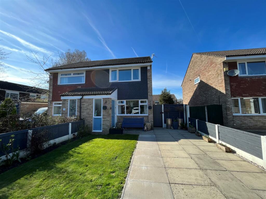 2 bedroom semidetached house for sale in Newgate Road, Sale, M33