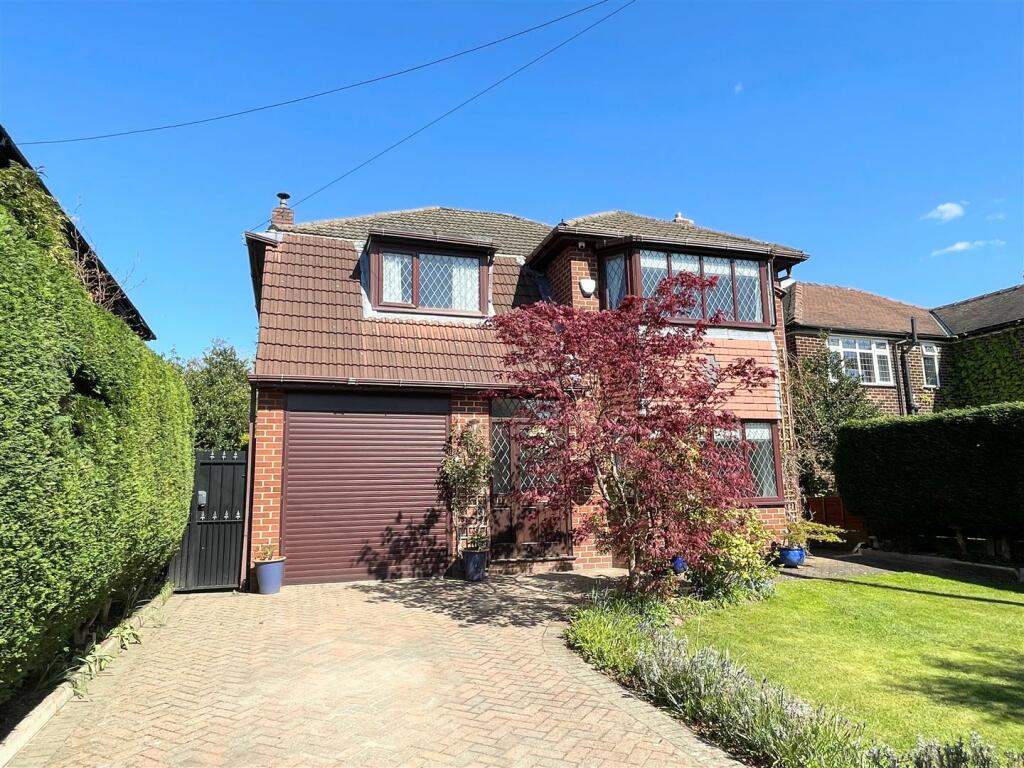 4 bedroom detached house for sale in Framingham Road, Sale, M33