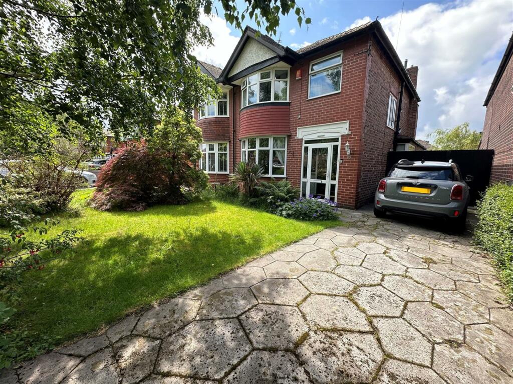 3 bedroom semidetached house for sale in Eastway, Sale, M33