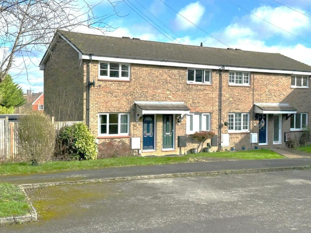 2 bedroom terraced house for sale in St. Josephs Road, Aldershot, GU12