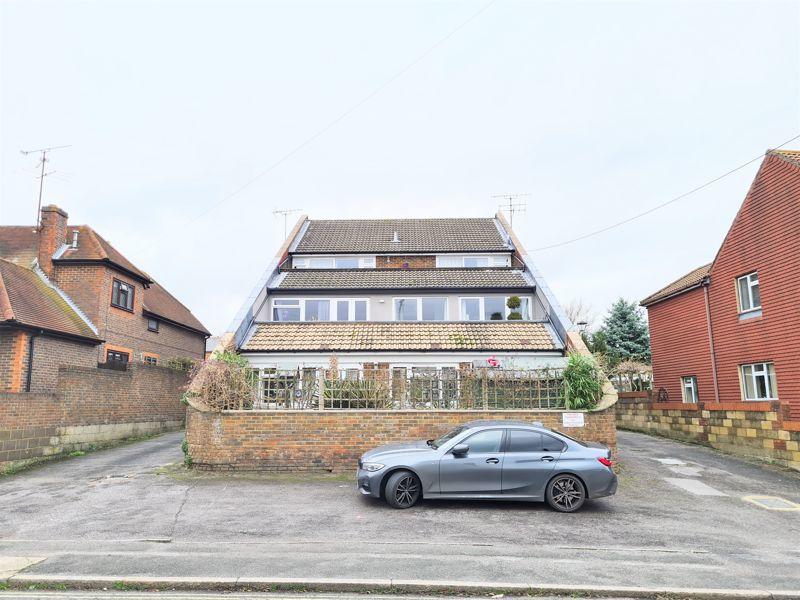 2 bedroom ground floor for sale in Lower Farnham Road