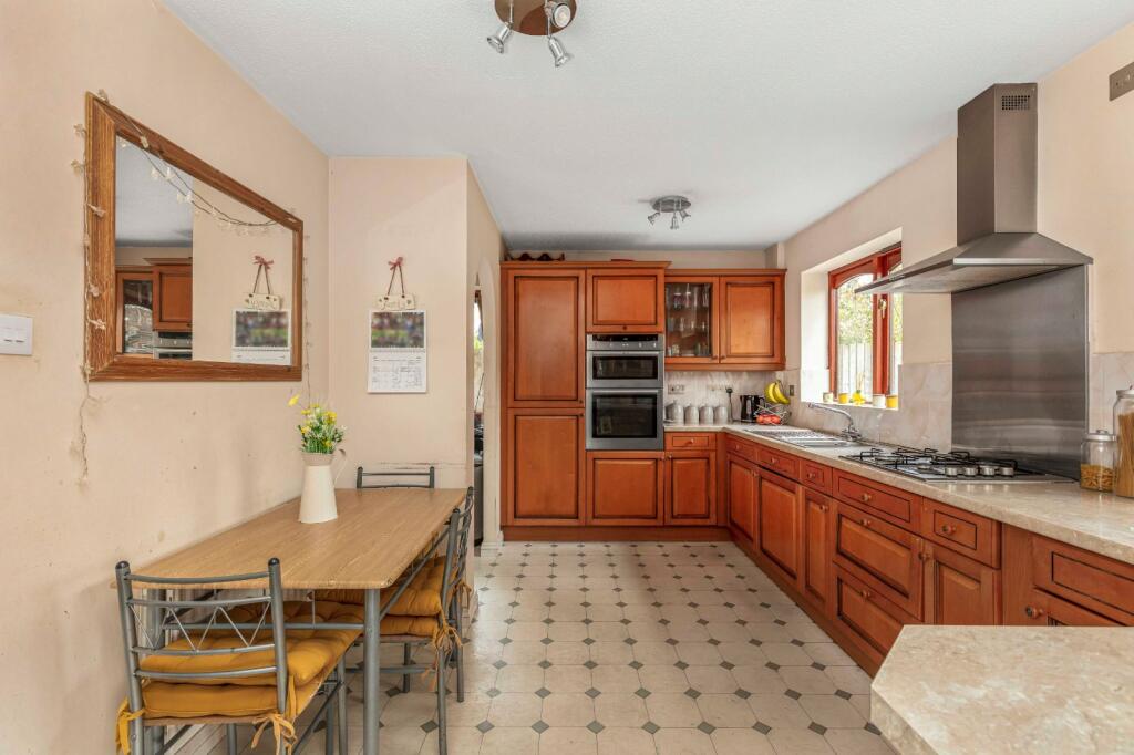 6 bedroom detached house for sale in Coulstock Road, Burgess Hill, West Sussex, RH15