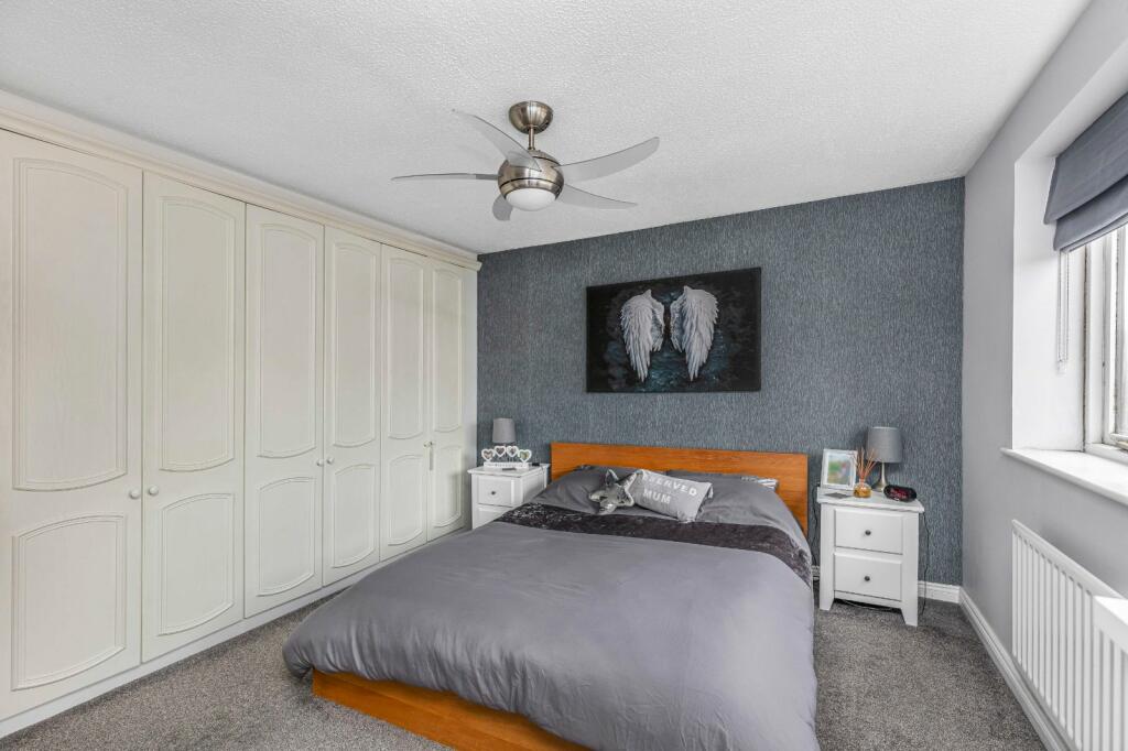 6 bedroom detached house for sale in Coulstock Road, Burgess Hill, West Sussex, RH15