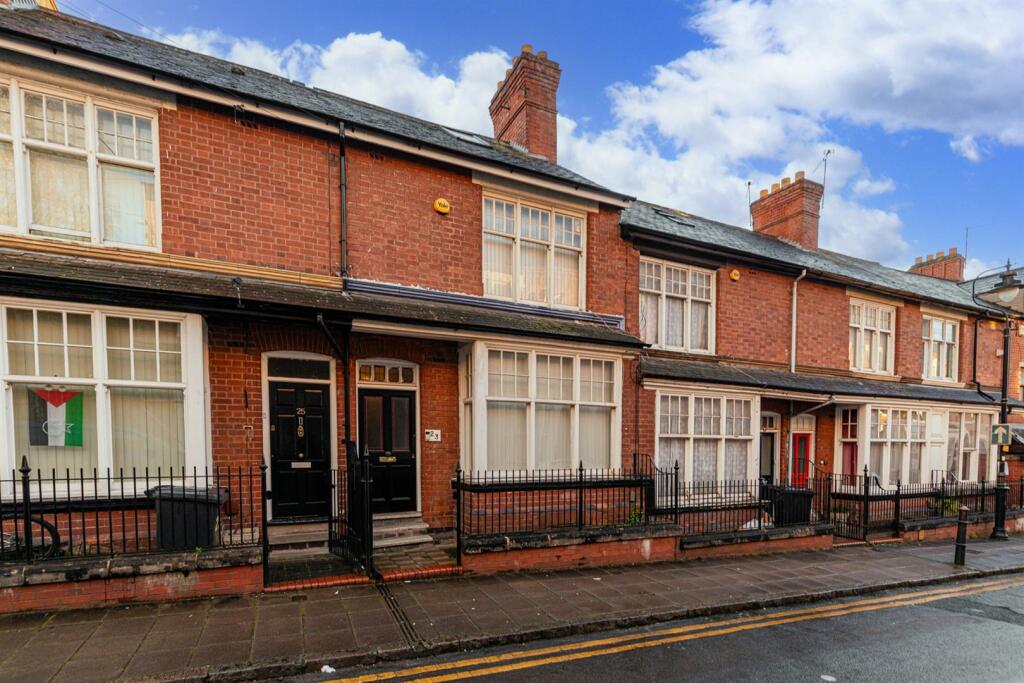 3 bedroom terraced house for sale in Gotham Street, LE2