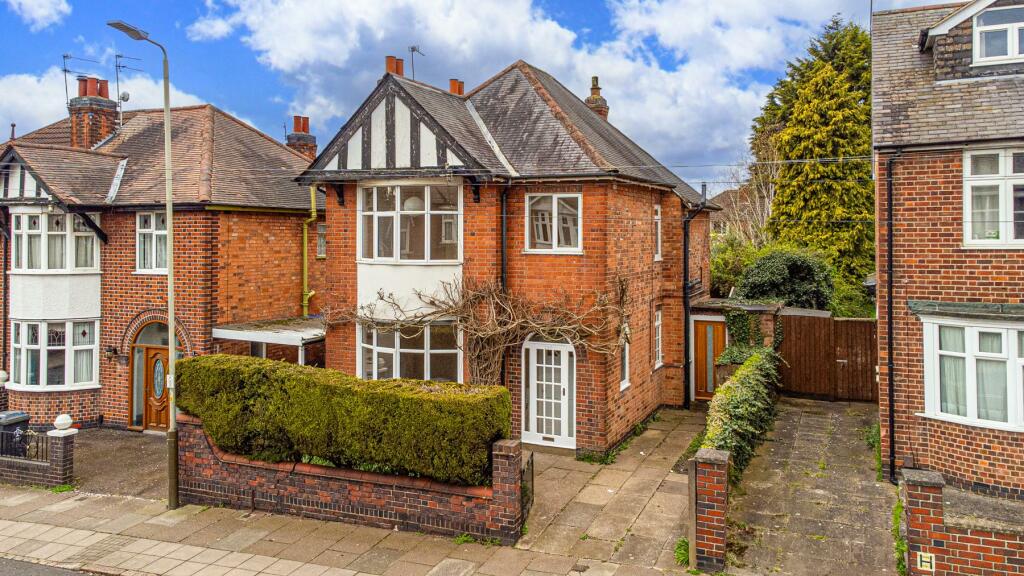 3 bedroom detached house for sale in Queens Road, Knighton, LE2