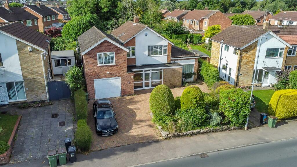 5 bedroom detached house for sale in Rosemead Drive, Oadby, Leicester, LE2