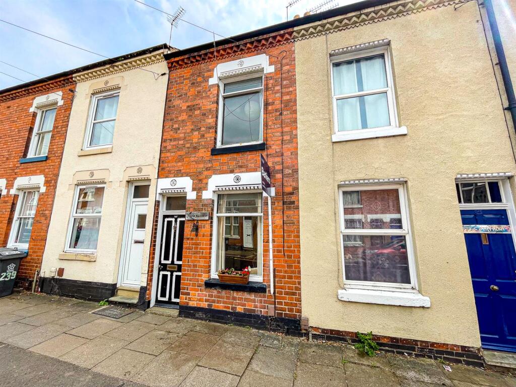Main image of property: Avenue Road Extension, Clarendon Park, Leicester