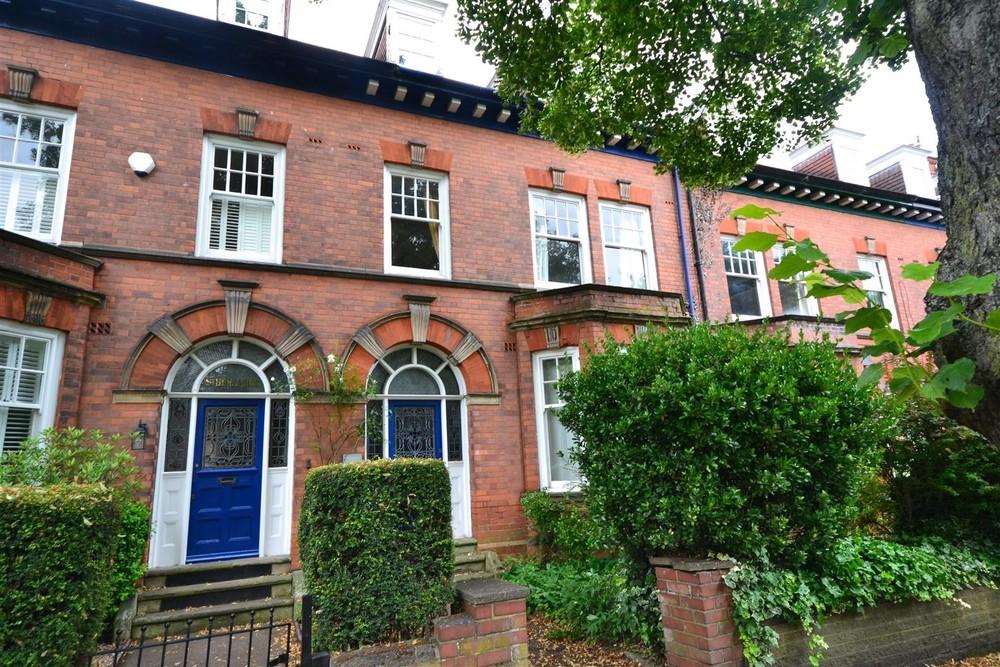 5 bedroom terraced house for sale in Victoria Park Road, Clarendon Park