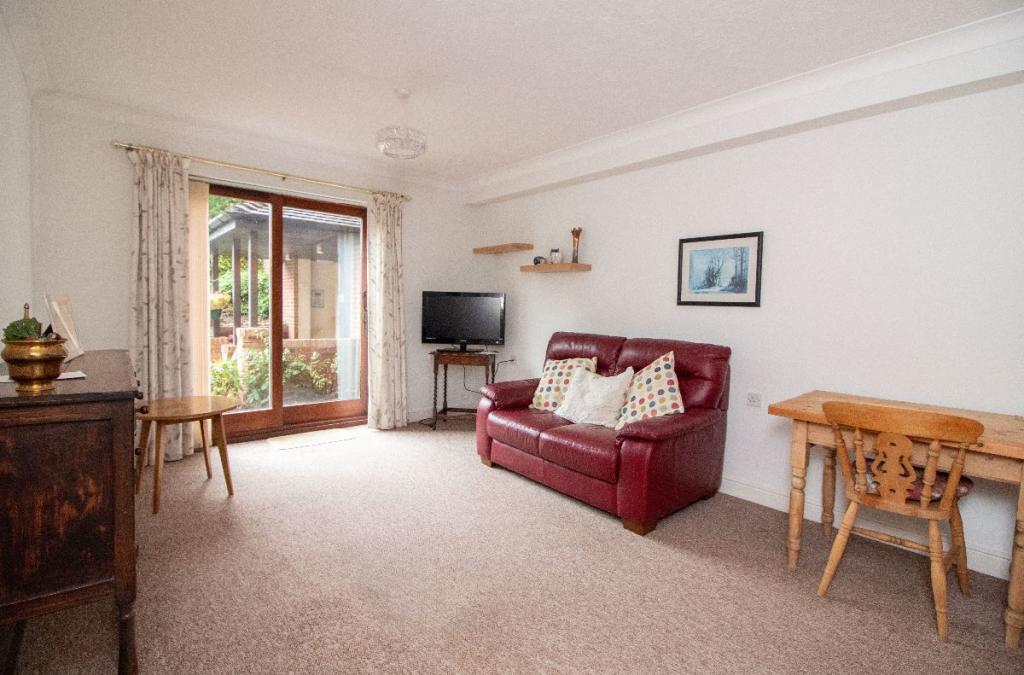 1 bedroom flat for sale in Rosecott, Havant Road, Horndean